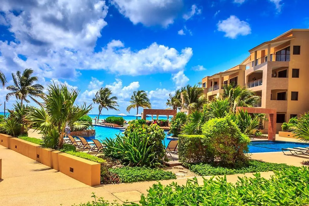 El Faro Oceanfront Apartments By Bvr