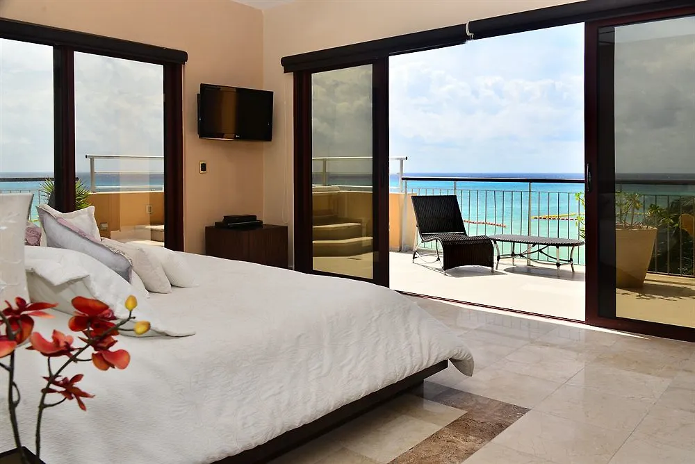 El Faro Oceanfront Apartments By Bvr