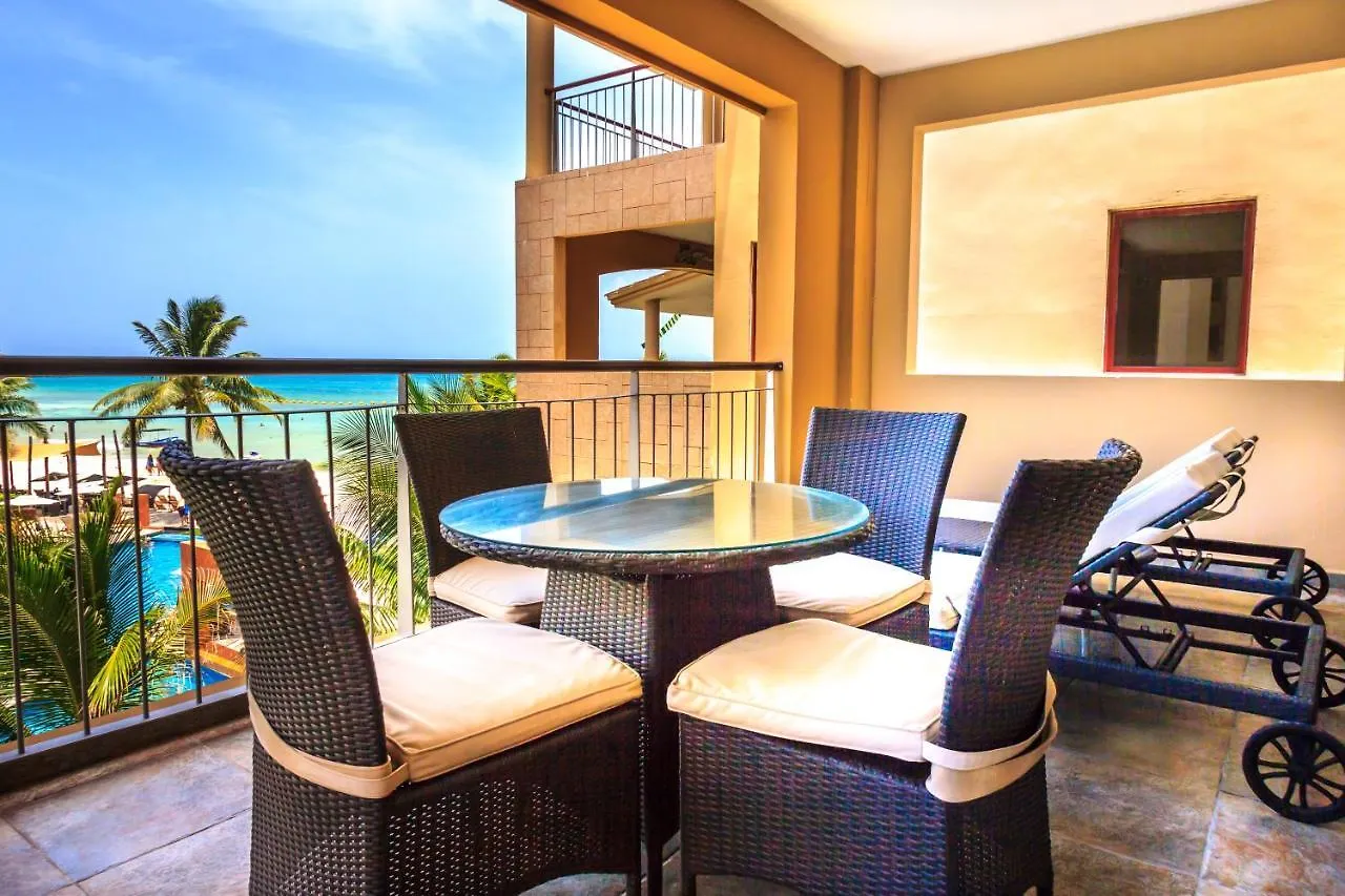El Faro Oceanfront Apartments By Bvr Mexico
